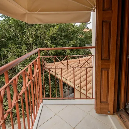 Solthira 3br Haven In 5' To キパリシア